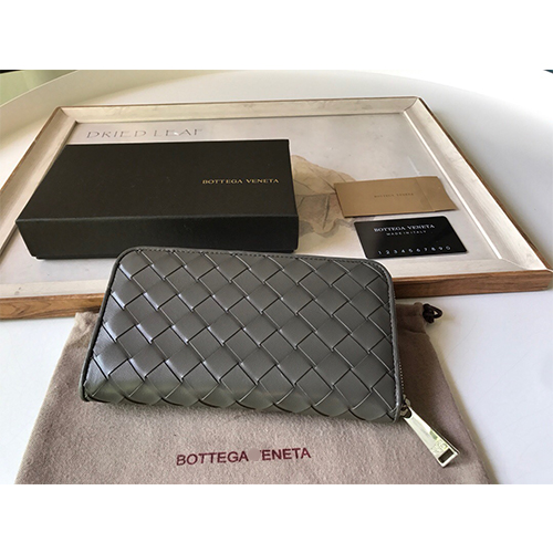 【ボッテガヴェネタBOTTEGA VENETA】INTRECCIATO ファスナ付き 長財布